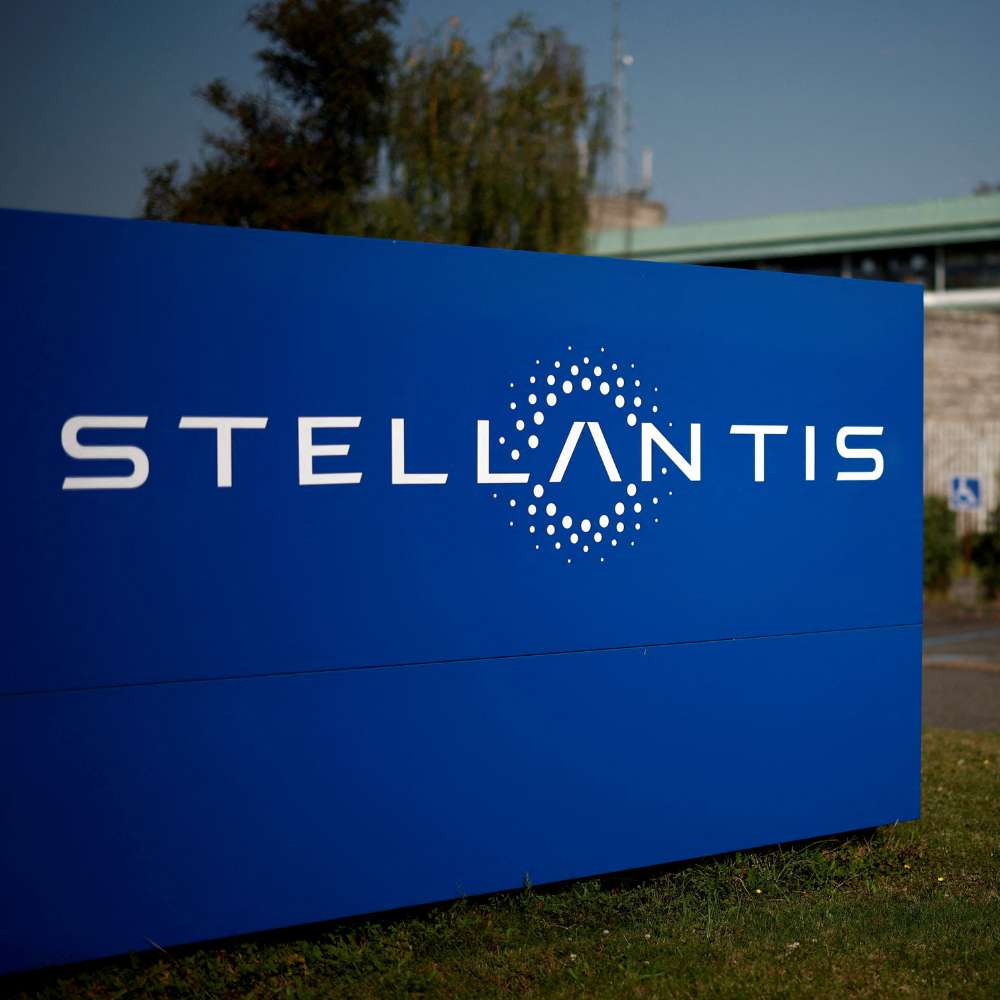 Stellantis Projects Revenue Growth in 2025 Despite Steep Profit Decline