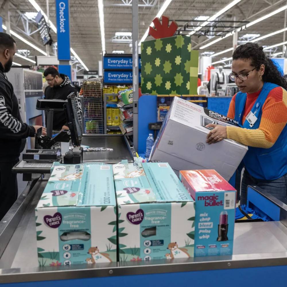 US Consumers Stockpile Goods Amid Tariff Fears, Report Finds